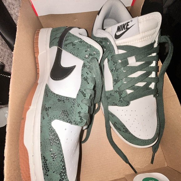 New Nike dunks